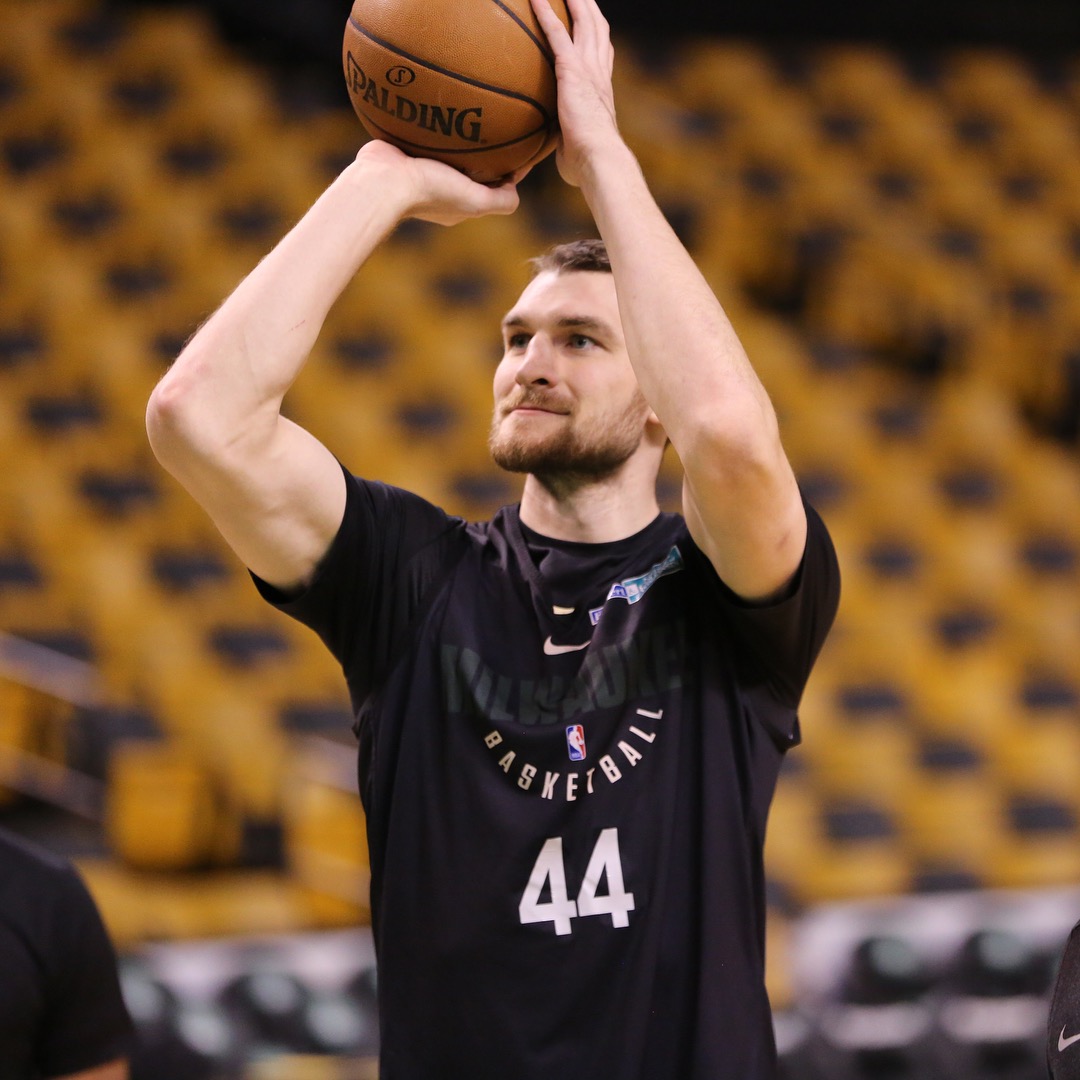 美高梅官方网站-关键时刻密尔沃基雄鹿调整名单以备西甲；刷新队史纪录环节打磨；质疑声仍在；数据趋势出现新变化